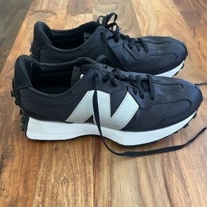 NEW BALANCE NAVY SNEAKERS SIZE 7